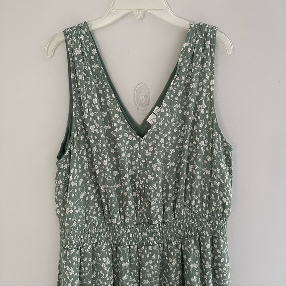 Tuchuzy Green and White Floral Maxi Dress V neck - Picture 5 of 7